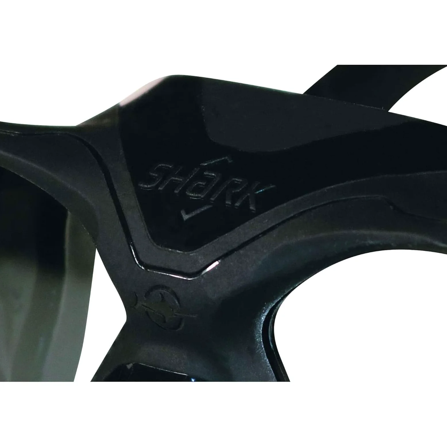 SHARK - T/C: Negro