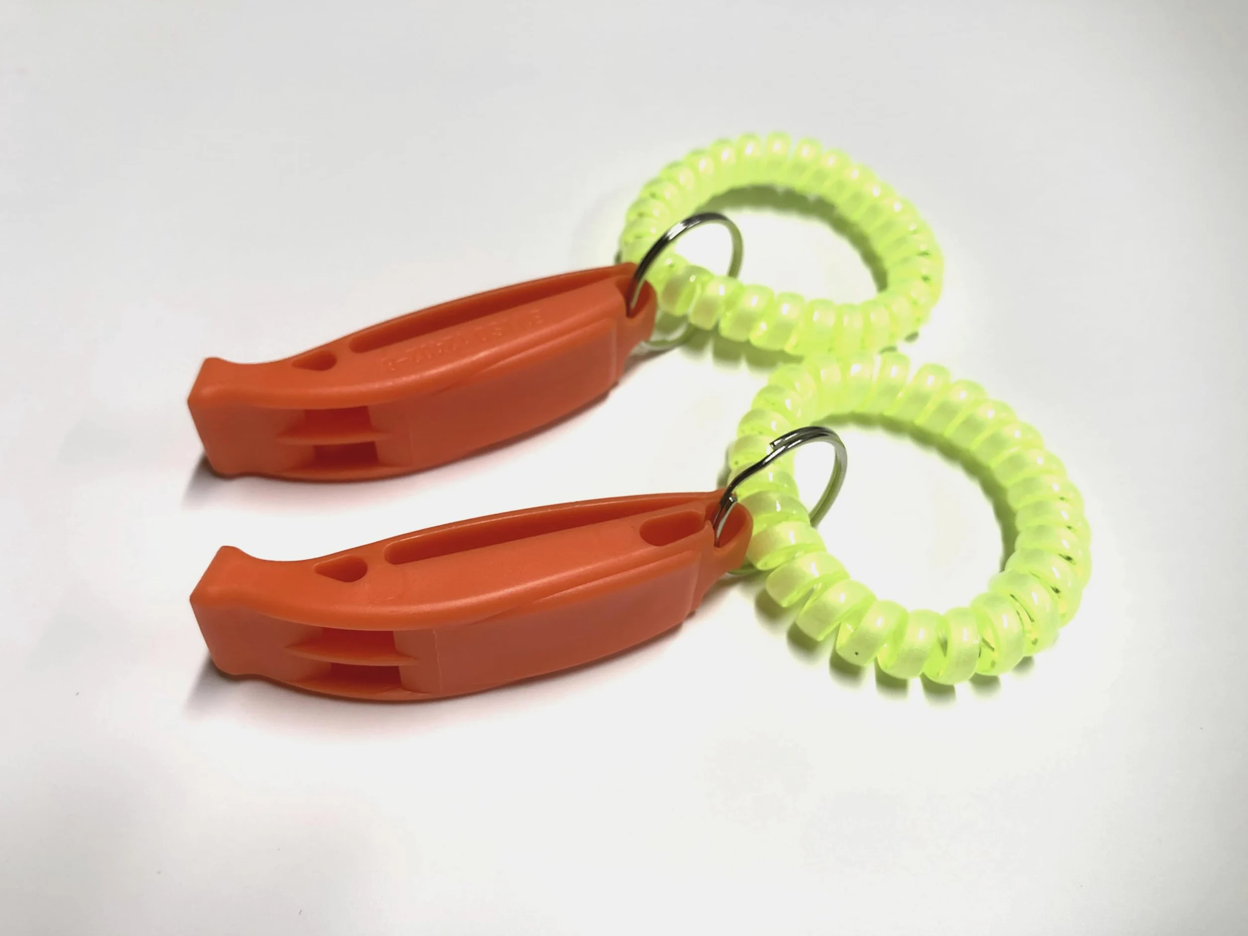 Silbato de emergencia de doble tubo de tono alto Pea-Less - Herramienta de autorescate para aventuras al aire libre/desastres, portátil, silbato universal de equipo de seguridad