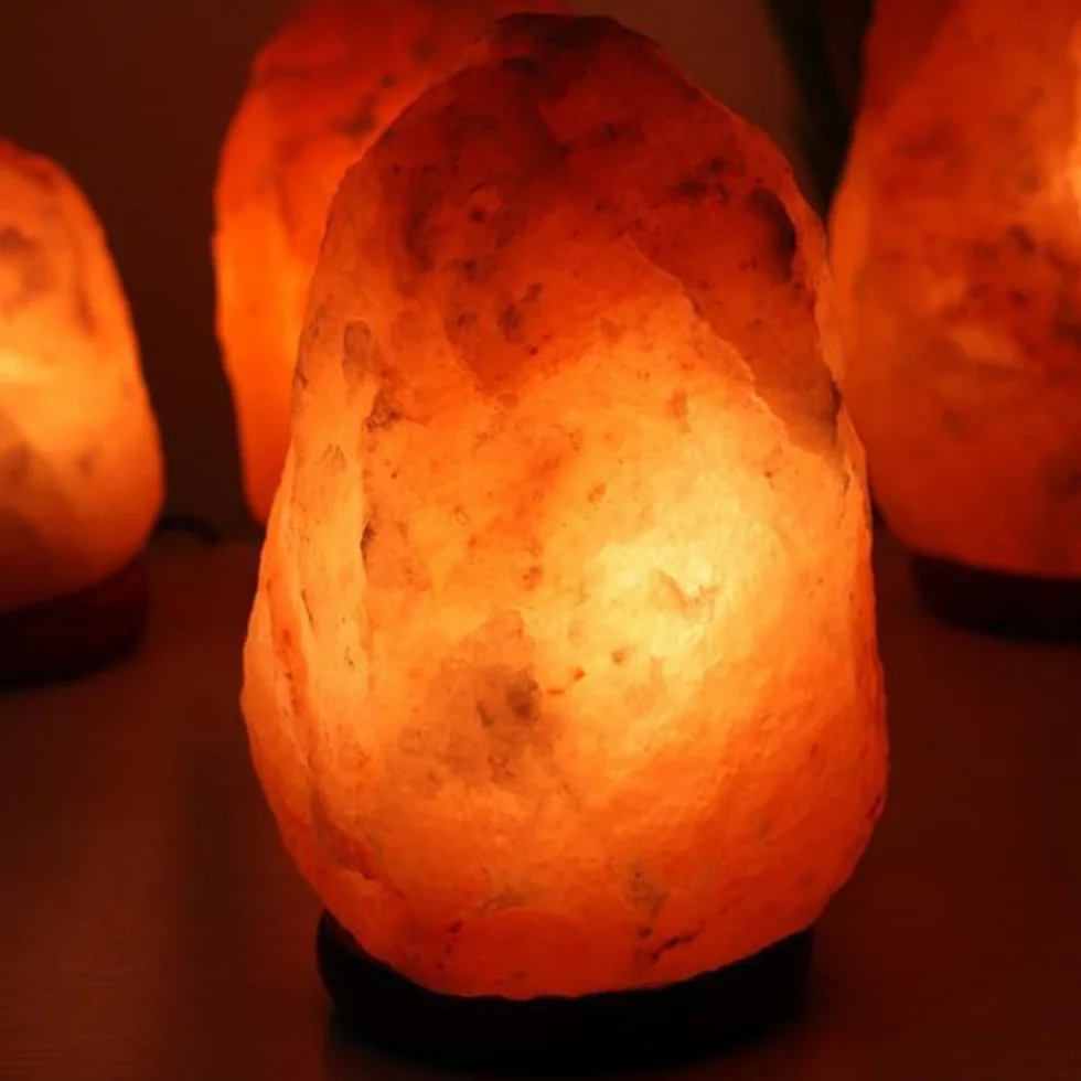 Lámpara de Sal del Himalaya Natural 1.5-2kg PLUS HOME con Bombilla LED Enchufe Europeo