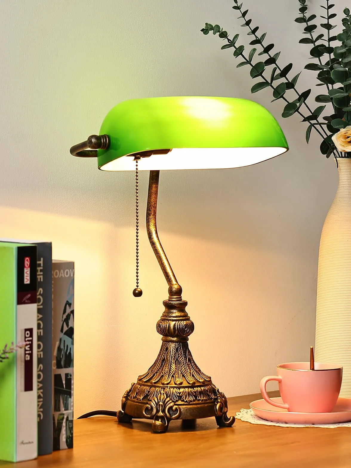Lámpara de escritorio vintage de cristal verde para oficina en casa o biblioteca, con interruptor de cadena y enchufe, bombilla LED incluida.