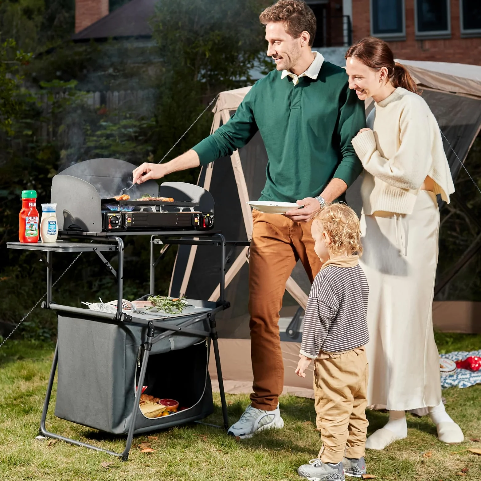 EVER ADVANCED Mesa de camping plegable portátil con bolsa de almacenamiento, mesa de parrilla con parabrisas para cocinar al aire libre, barbacoa, picnic y camping, incluye bolsa de transporte