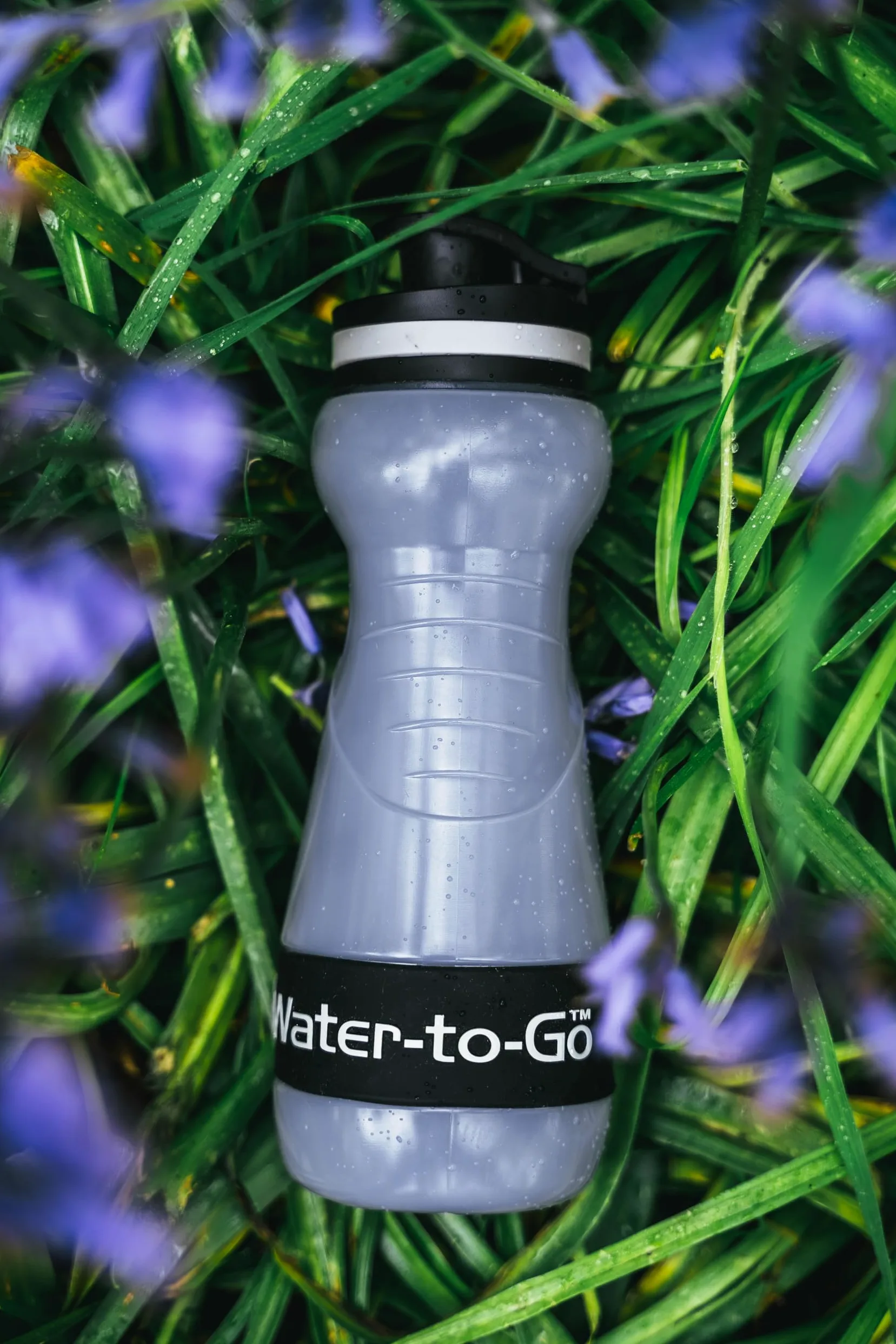 Botella de agua filtrada pequeña (55 cl) con tres filtros, botella de agua de nanofiltración con filtro para viajes, bioplástico sin BPA, color verde