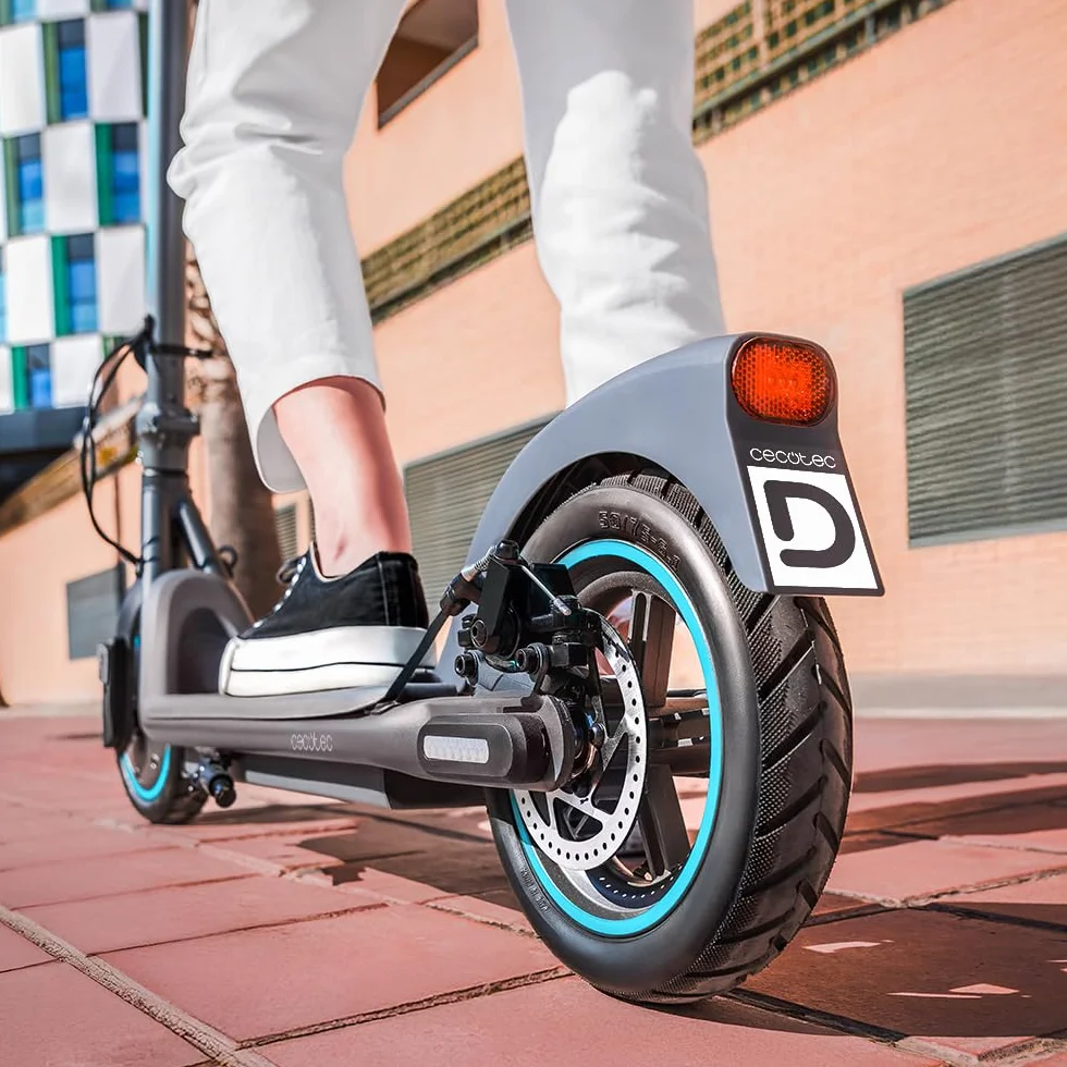 Cecotec Patinete Eléctrico Adultros Homologado DGT Bongo D20E Connected, Potencia MAX 500 W, hasta 20km Autonomía, Disco Freno Trasero y E-ABS, Conectividad App, Ligero 12,2Kg, Batería 5200mAh, 36V
