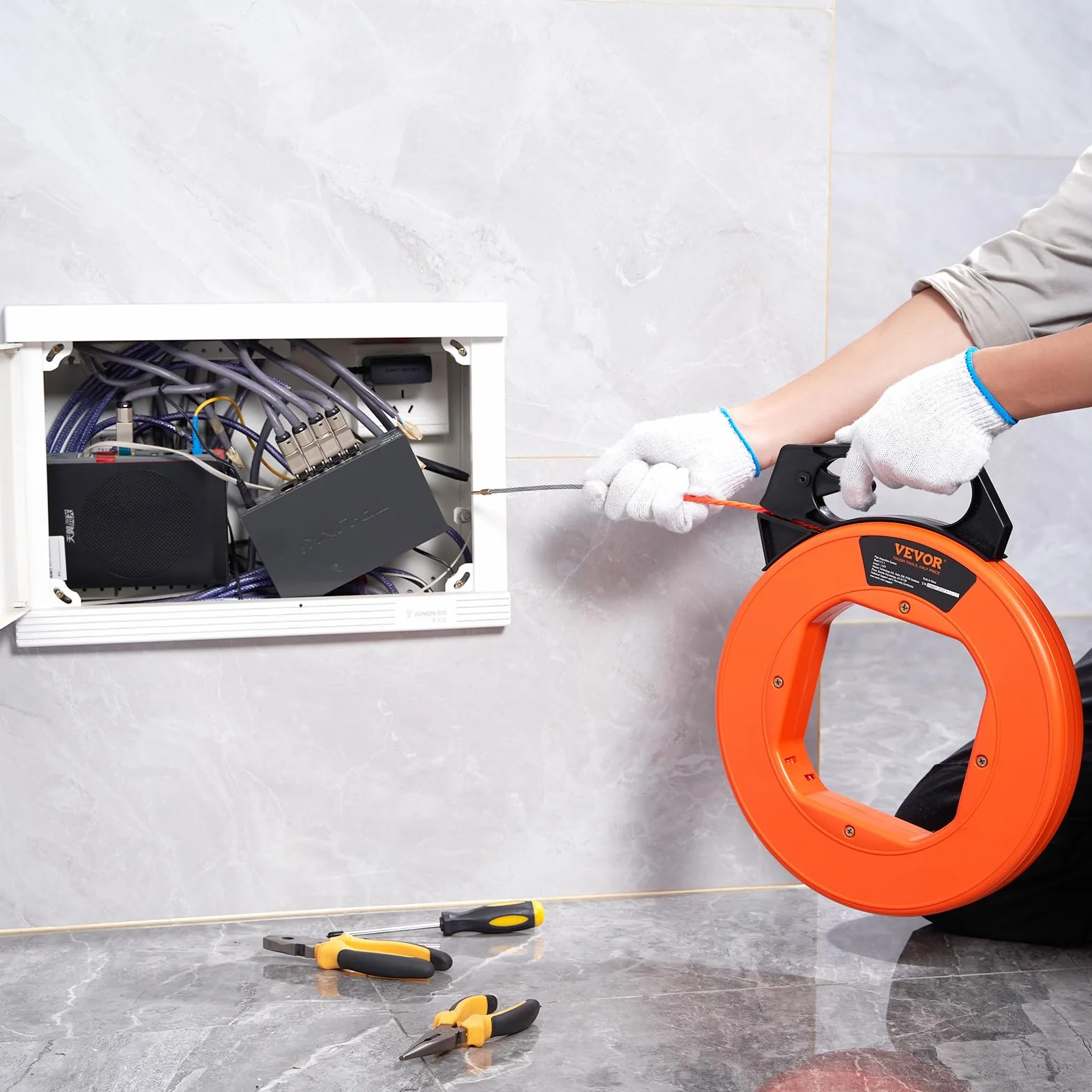 VEVOR Carrete de Cinta para Peces Longitud de 38,1 m Diámetro de 6,35 mm Extractor de Alambre PET Cinta de Pescar con Carcasa y Mango Herramientas de Pesca de Alambre Flexible con Caja de Plástico