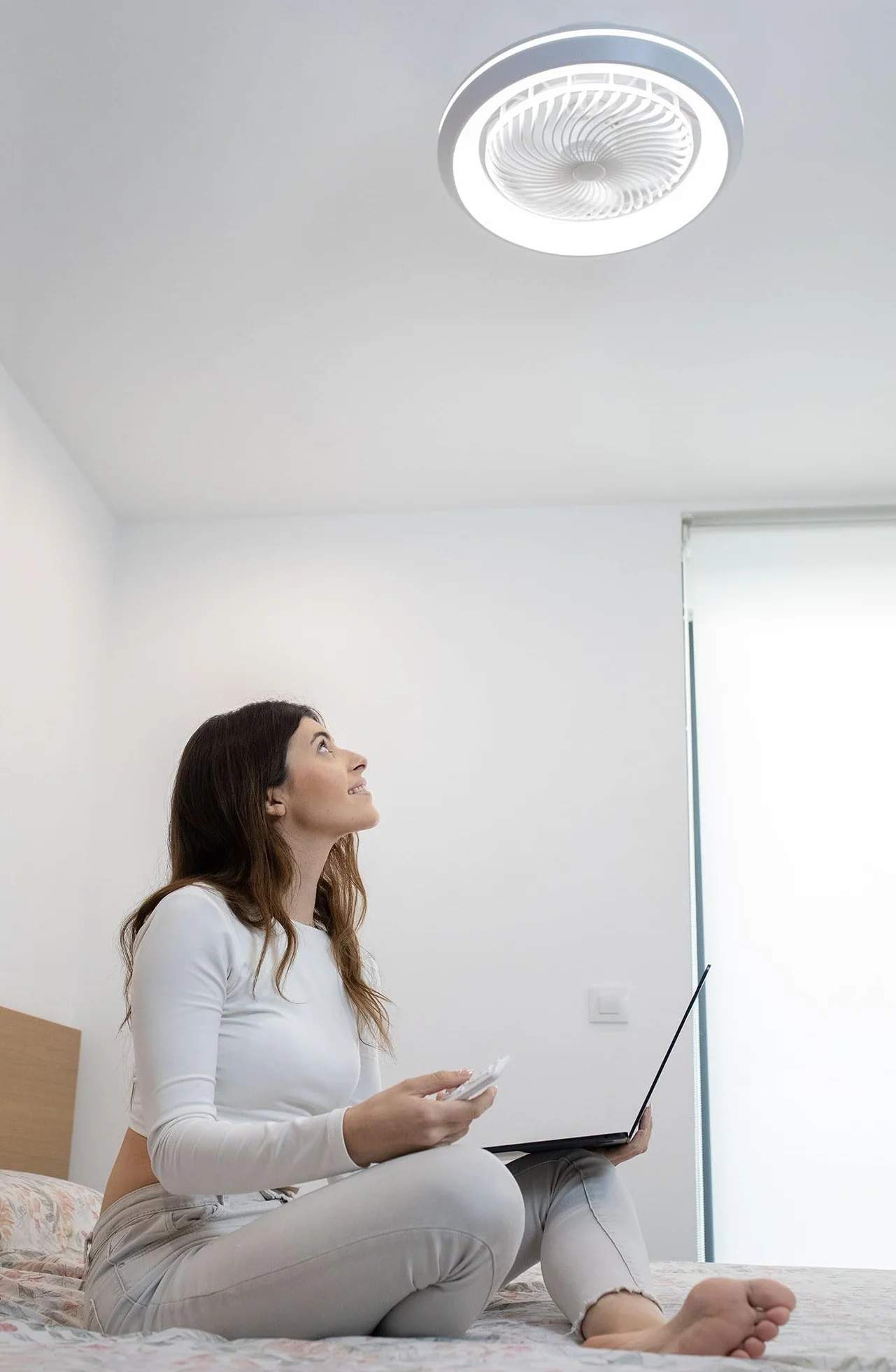 Ventilador Plafon Techo con Luz Led OSCILAND 360º 6 Velocidades Regulable 3000K-6500K Mando a Distancia Blanco