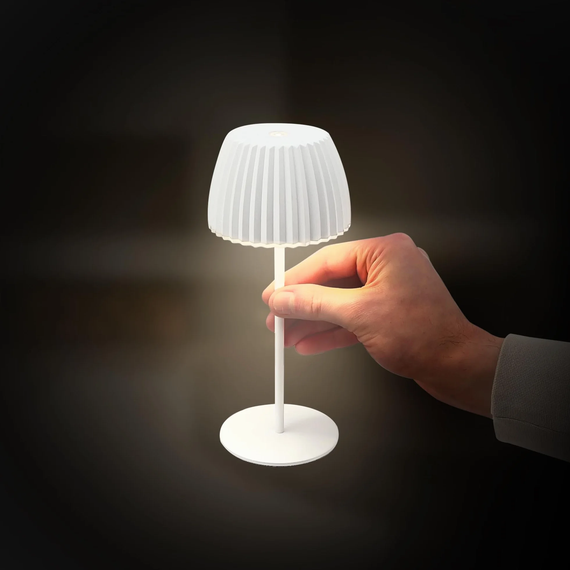 BRILONER Riffle Mini lámpara de mesa LED inalámbrica IP44 con regulador táctil, 8,5x20 cm, blanco
