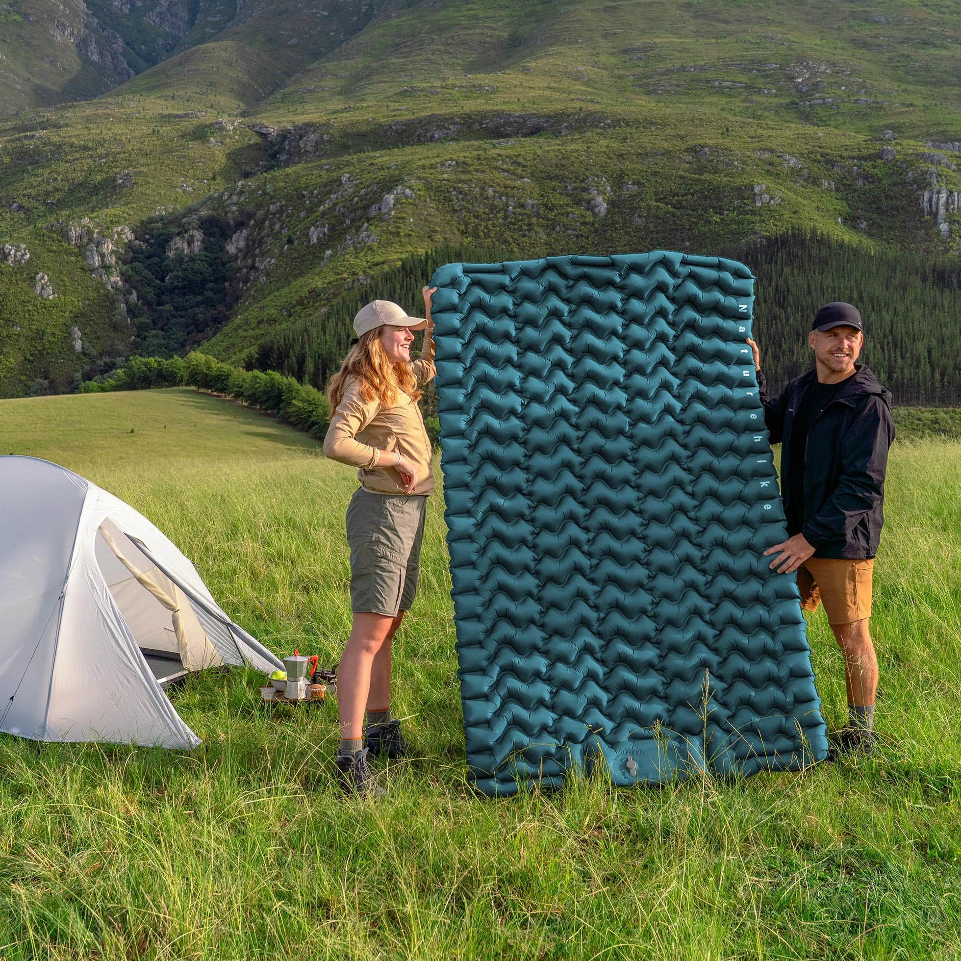 Naturehike Colchoneta hinchable ultraligera, colchoneta de dormir ligera, para exteriores, compacta y resistente a la humedad, para mochilero, camping, nivel de entrada (azul oscuro - doble)
