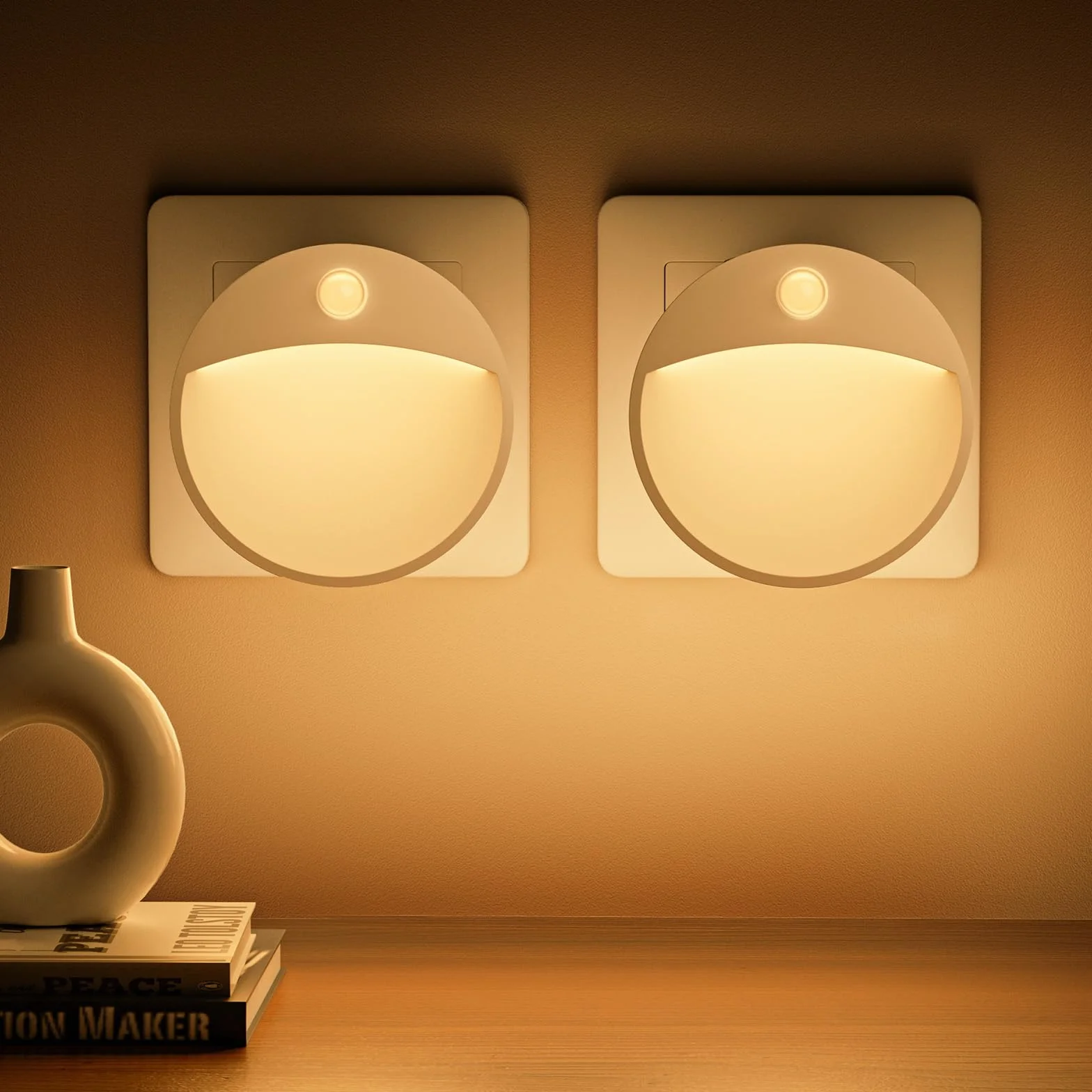 Luz Nocturna LED Enchufable con Sensor de Movimiento y Crepuscular, Brillo Regulable, 2 Unidades